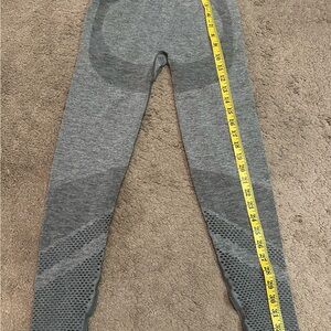 PINK Victoria's Secret Seamless Gray Leggings Netted Bottom [SIZE SMALL] F-4